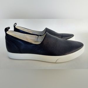 ECCO shoes women slip-on sneakers black leather size 7 US 38 EU Gillian Shoes